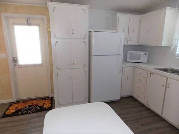 3rd image of 797 Royal Forest Dr