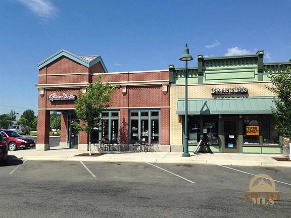 2nd image of 2051 Oak St #2