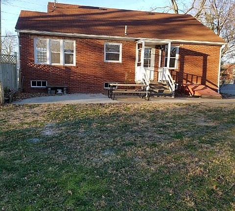 3rd image of 825 E Airline Dr