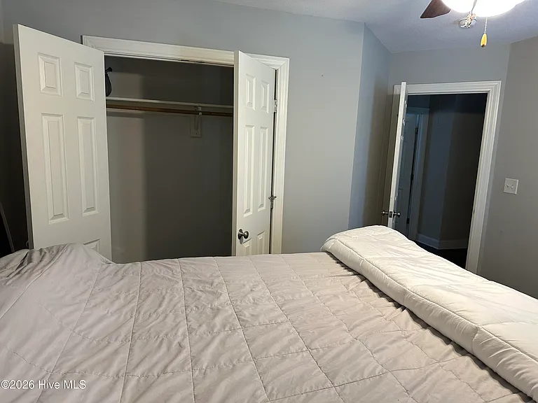 205 S Pointe Dr #B — Photo 43