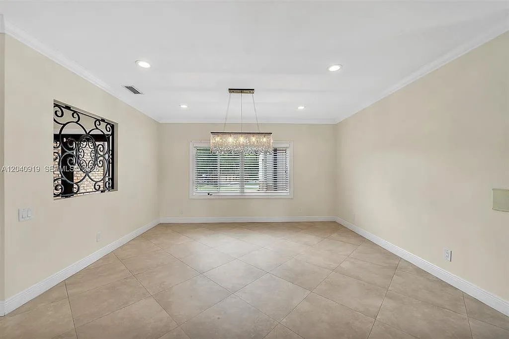 4 bed, 3.0 bath, 2882 sqft, $9,000 — Photo 4