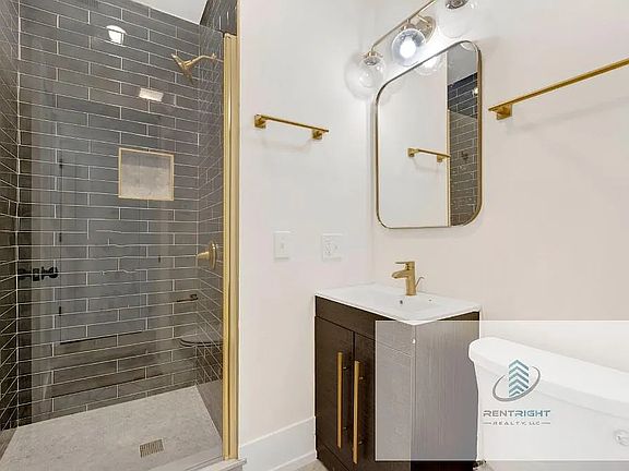 2nd image of 994 N Damen Ave #4