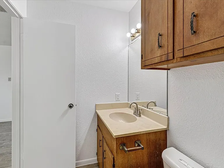 1622 La Joya St — Photo 29