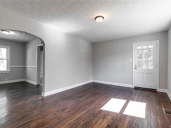 3rd image of 3611 Garland Ave