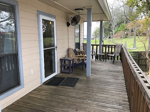 Entrance & Balcony