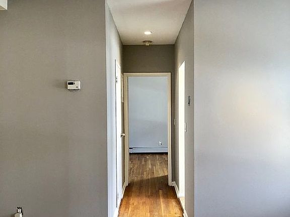 3rd image of 293 Dahlgren Pl APT 1D