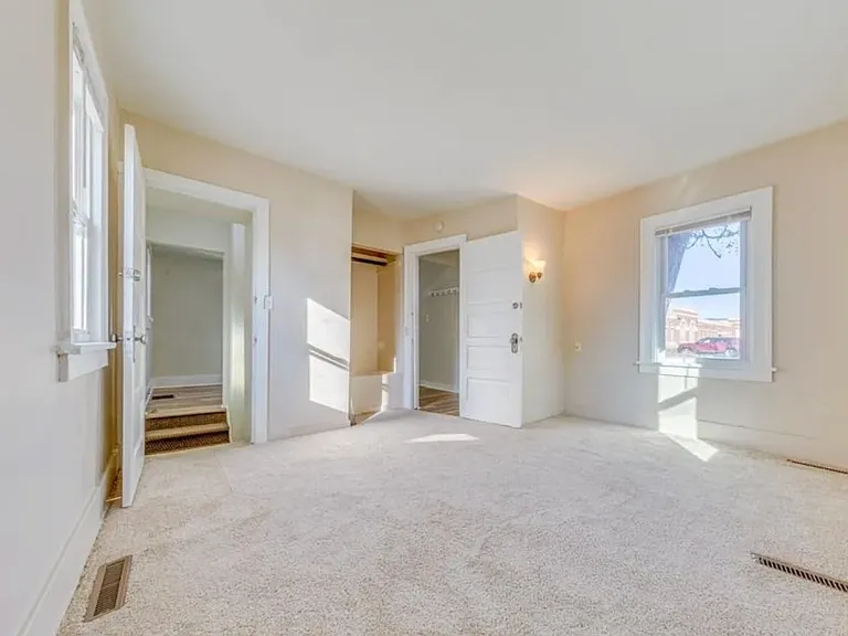 838 41st Ave NE — Photo 10