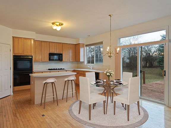 4th image of 2621 Fieldcrest Dr
