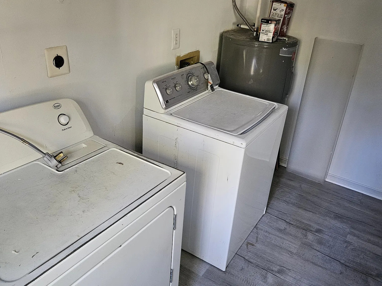3 bed, 1056 sqft, $2,015 — Photo 4
