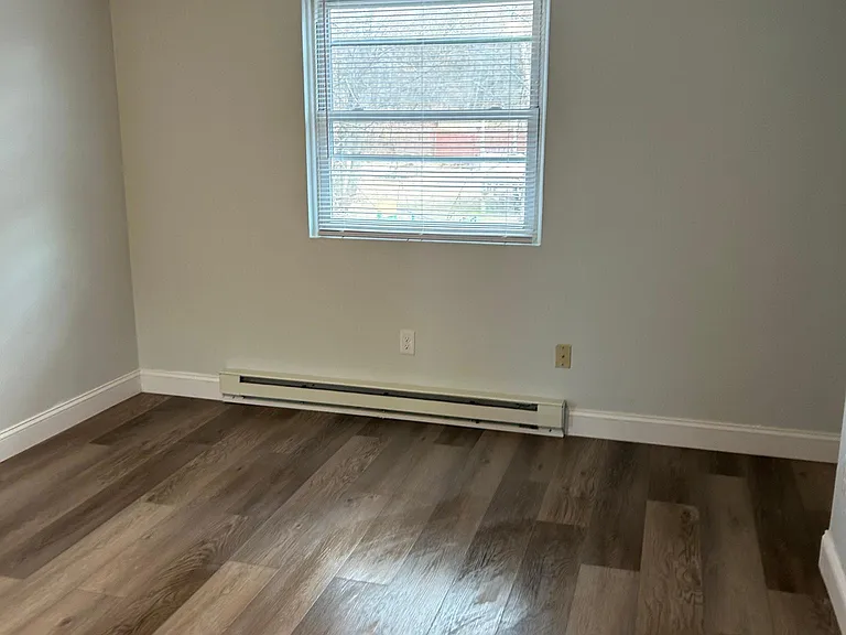 10 Nestor St #8 — Photo 3