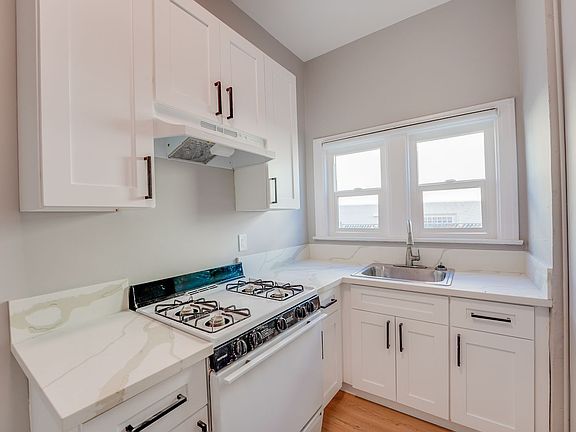 3rd image of 310 G St APT 3