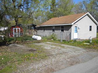 744 S Parkside Dr, Cromwell, IN