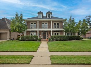 204 Arrowhead Dr, Lake Jackson, TX 77566