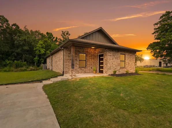 695 Jones St, Bridge City, TX 77611