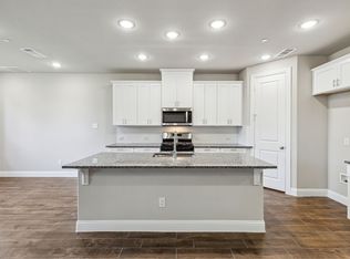 608 Hutchinson Ln, Lewisville, TX 75077