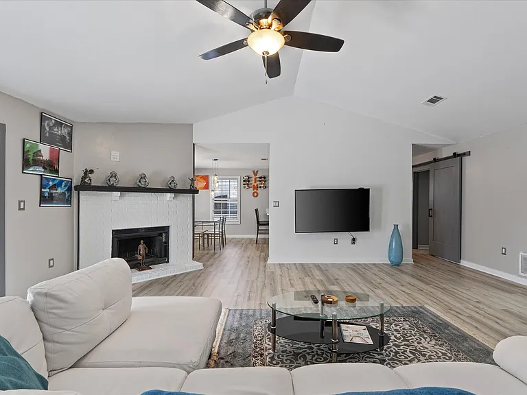 131 Nicole Ln — Photo 10