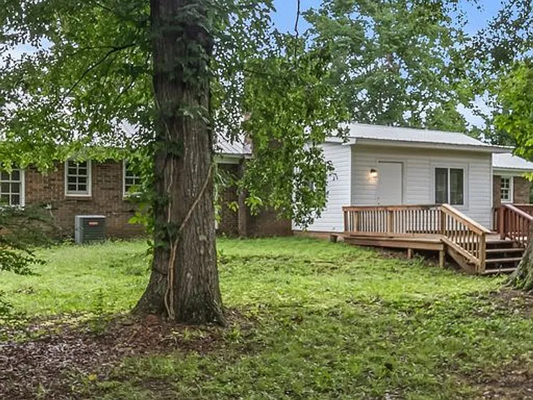 4215 Smith St — Photo 30