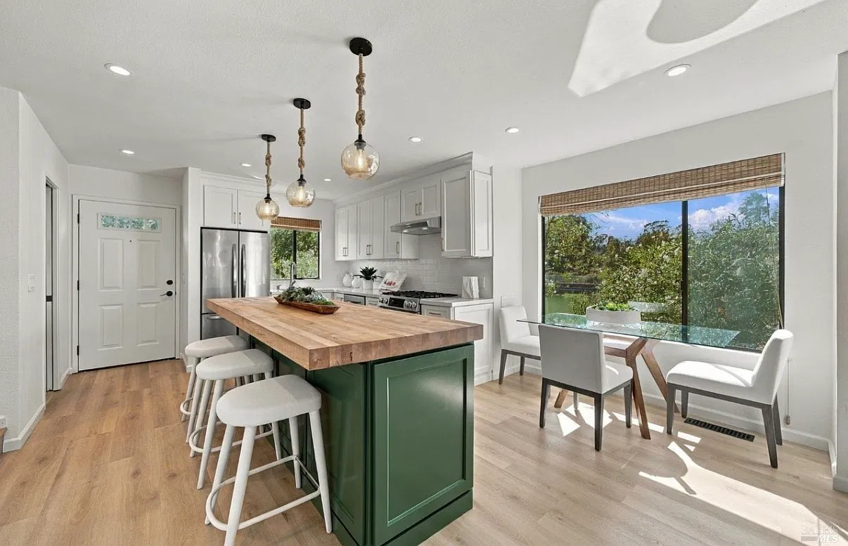 2 bed, 2.5 bath, 1216 sqft, $5,200 — Photo 3