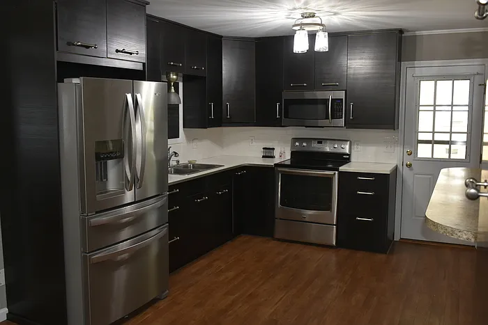 3 bed, 1.0 bath, 1428 sqft, $1,650 — Photo 4