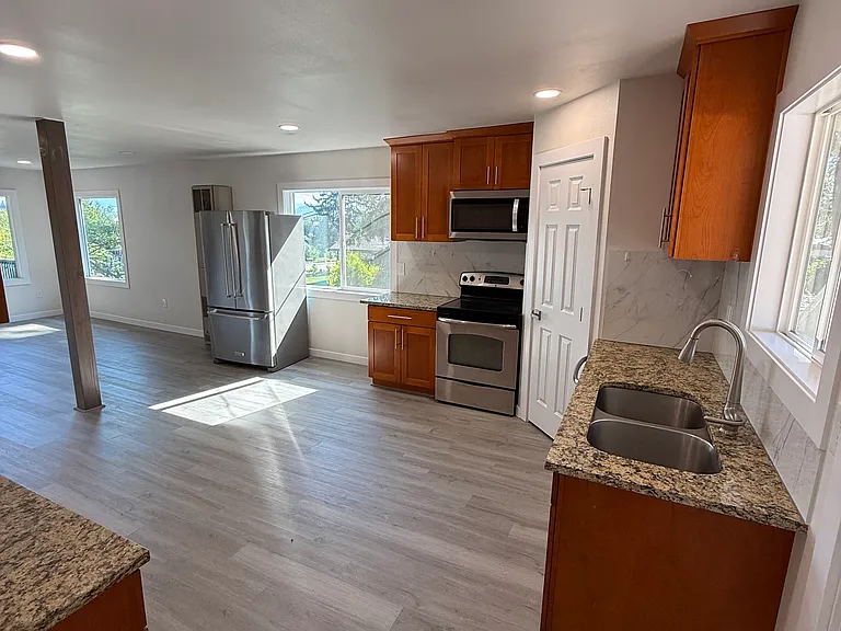 1816 E Fir St — Photo 8