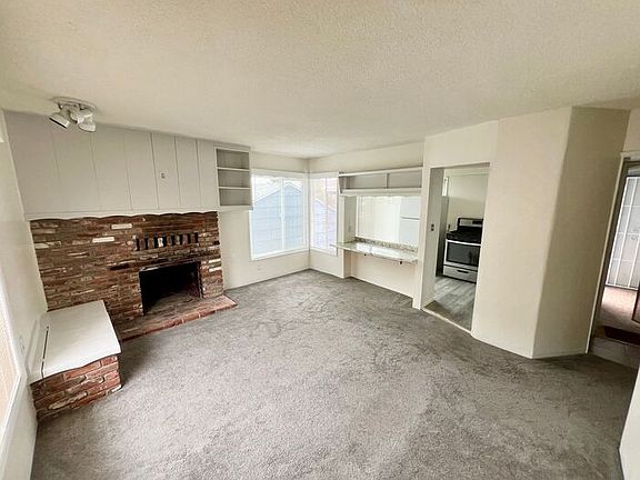 3rd image of 1364 1/2 Pacific Beach Dr