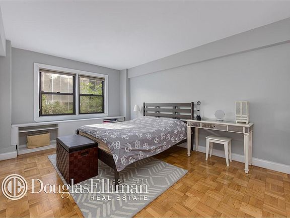4th image of 220 E 67th St APT 3E
