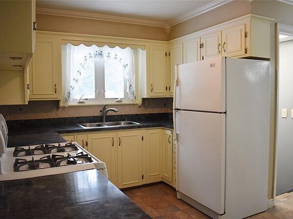5th image of 395 Camp St