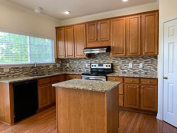 5th image of 4630 Village Square Ct