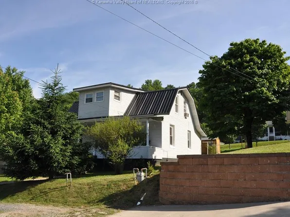 416 3rd St, Madison, WV 25130