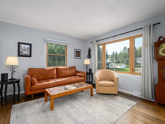 4th image of 2908 Rose Dr SE