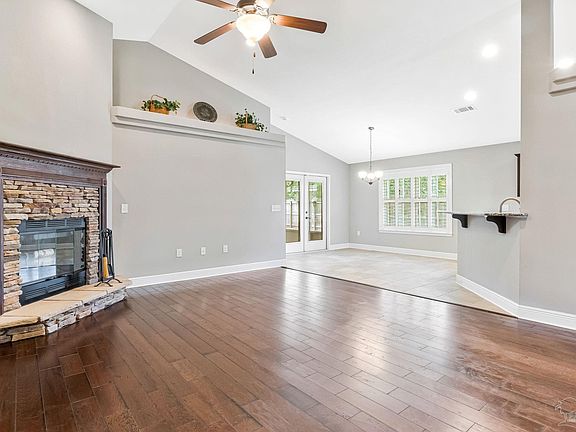 5th image of 5695 Tucker Cir