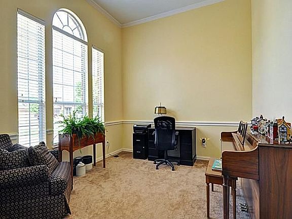 3rd image of 4212 Iron Ln