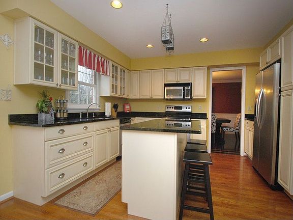 4th image of 112 Churchill Ct