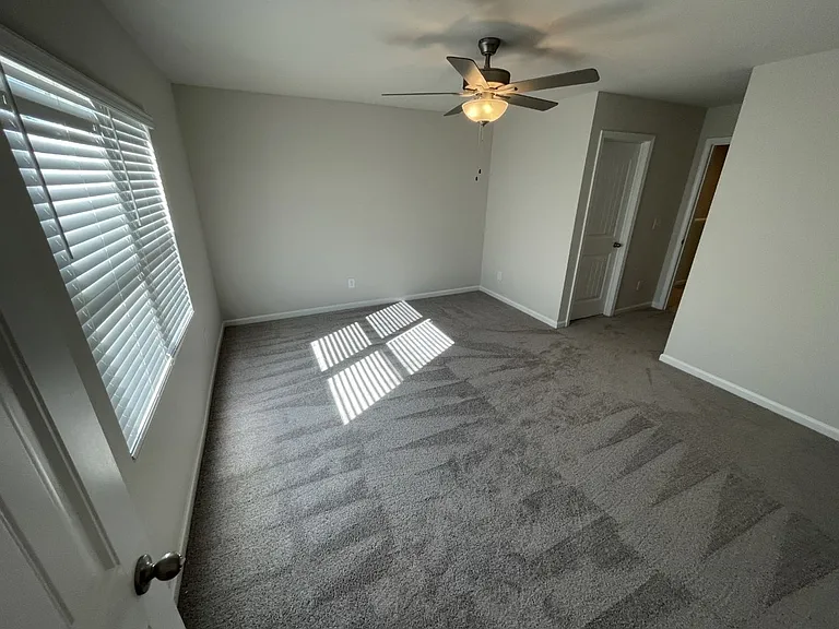 1063 Peony Ln — Photo 9