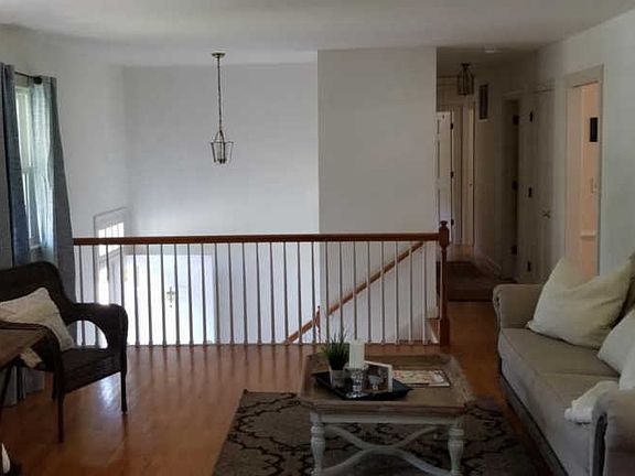 4th image of 2613 Linkhorne Dr