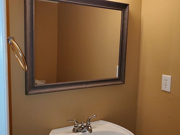 4th image of 2180 Surrey Ct