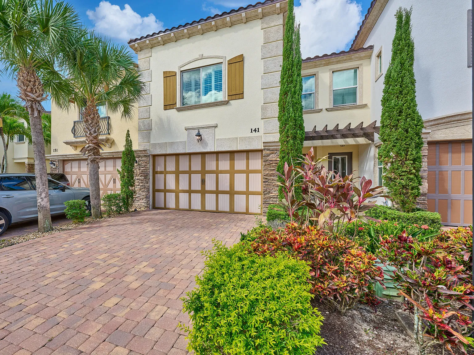 3 bed, 2.5 bath, 2335 sqft, $9,500 — Photo 3