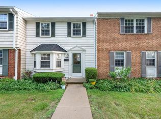 19615 Neptune Ct, Northville, MI 48167