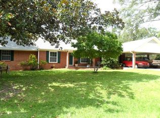 8 Pine Ridge Dr, Laurel, MS 39440