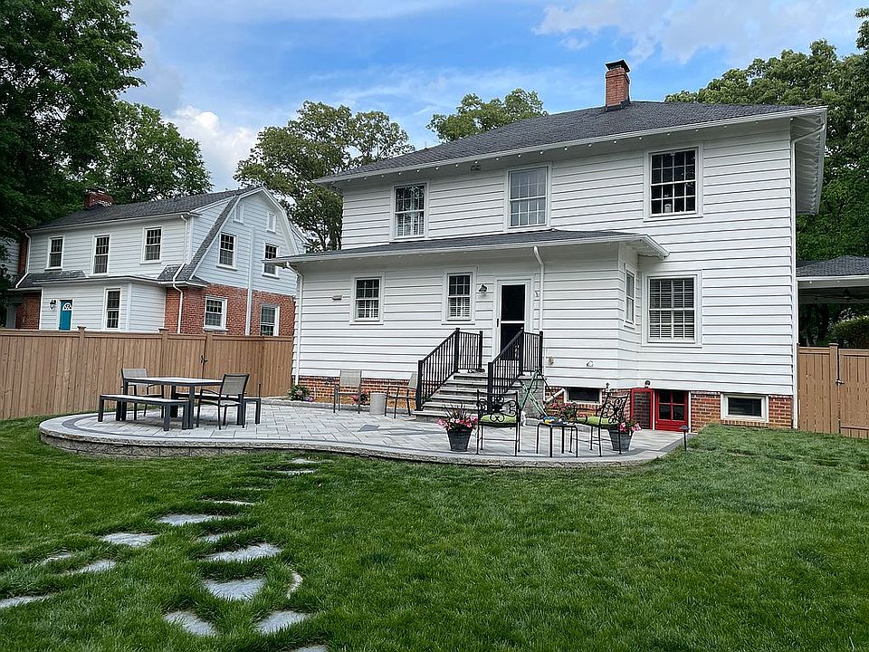 2nd image of 1016 W 46th St