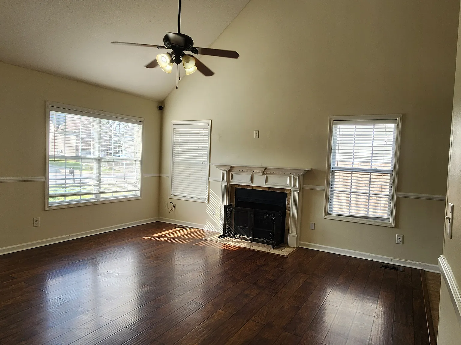 3 bed, 2.5 bath, 1920 sqft, $1,650 — Photo 3