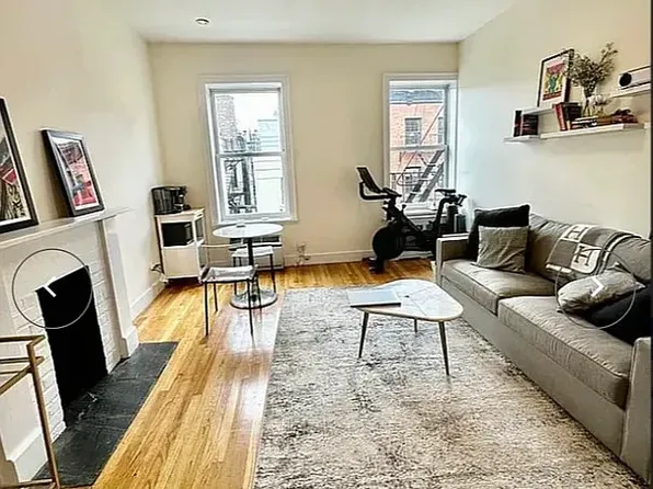 104 Perry St APT 3A, New York, NY 10014