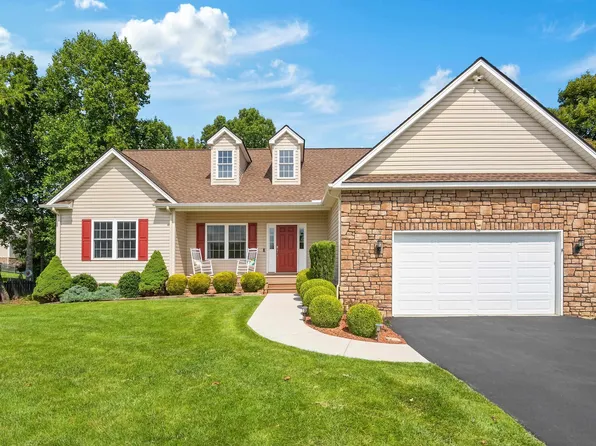 925 Brooklyn Ave, Christiansburg, VA 24073