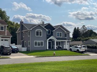 4 Sydney St, Plainview, NY 11803