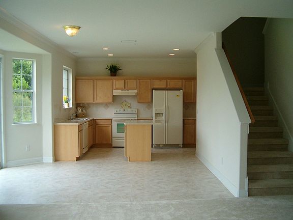 2nd image of 71 Burbank Dr