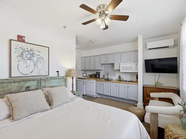 1245 Graves Harbor Trl #2101, Huddleston, VA 24104