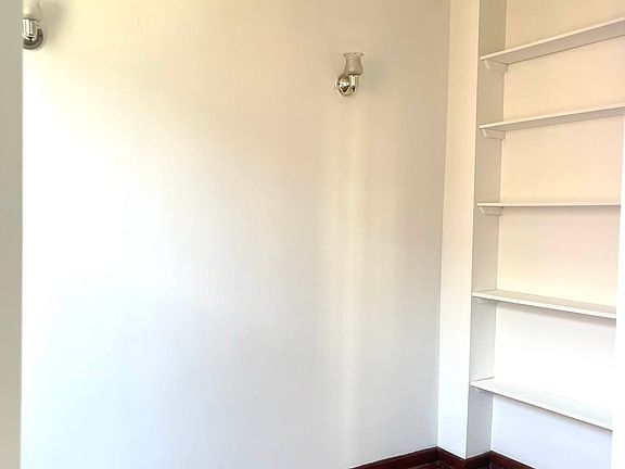 5th image of 240 E 9th St APT 9