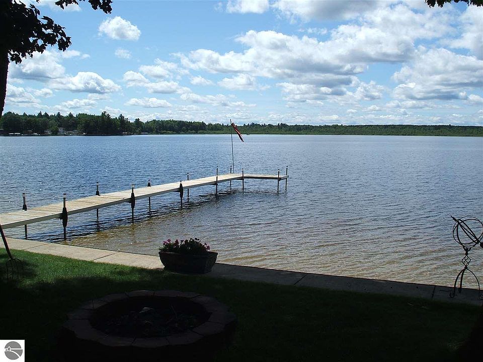 1st image of 219 W Lake Dr