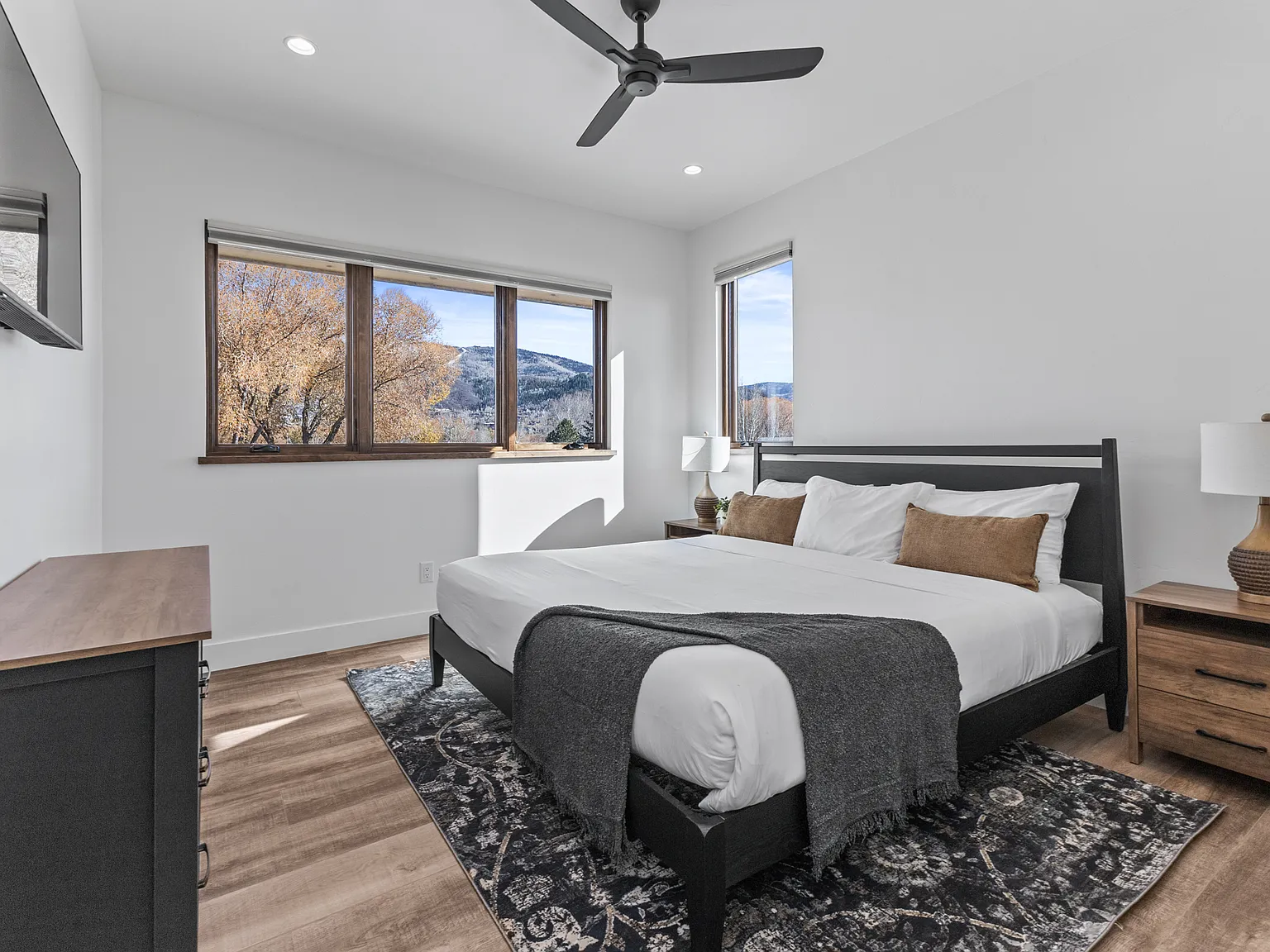 2 bed, 947 sqft, $6,500 — Photo 1