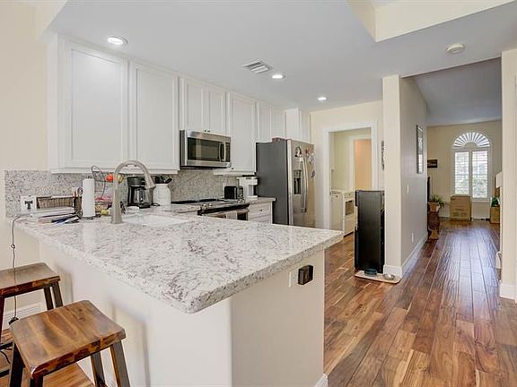 4th image of 281 New Haven Blvd